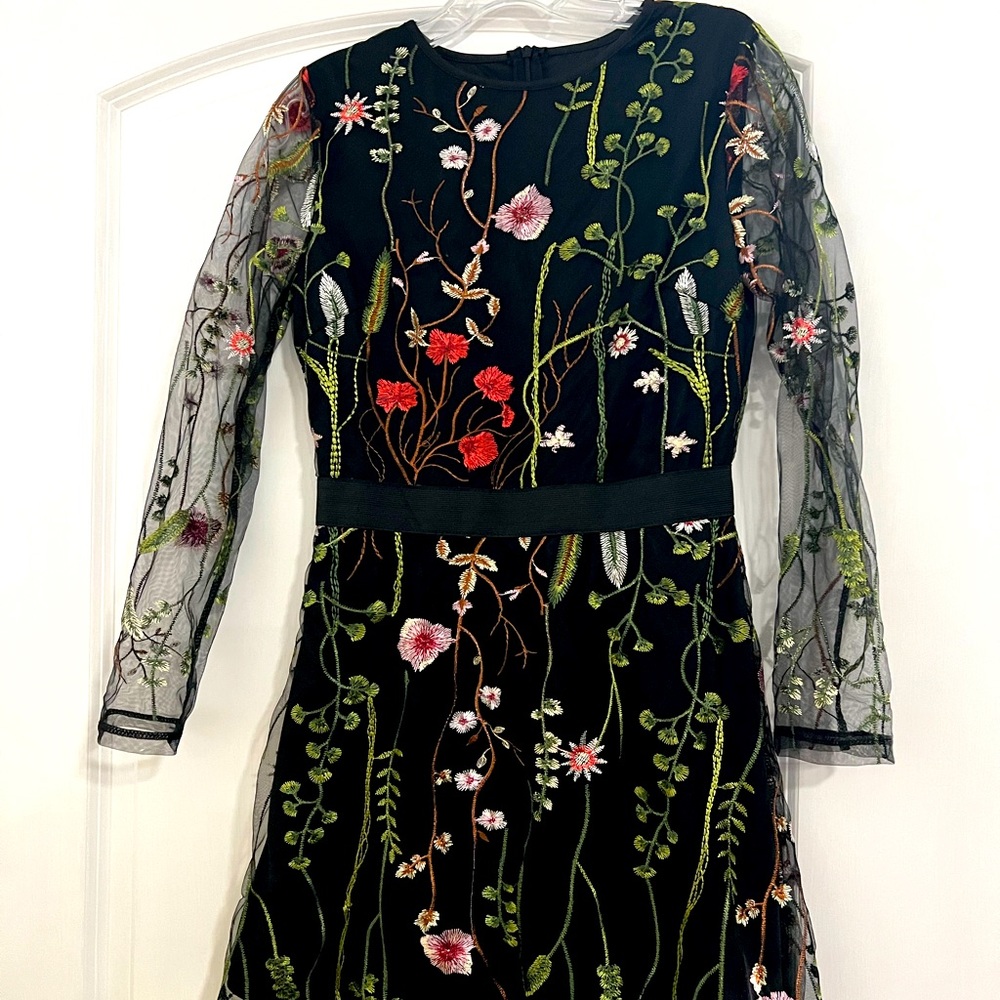 Floral, belted waist dress - Picture 2 of 3